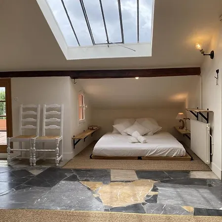 Large Bohemian Loft With Rooftop In Pere Lachaise Parigi